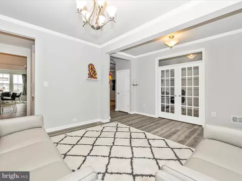 Entry Way - 5602 Pine Bluff Ct, Frederick, MD 21704 photo 2 of 5