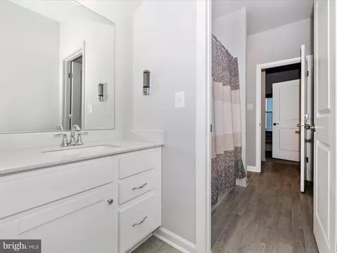 Entry Way - 5602 Pine Bluff Ct, Frederick, MD 21704 photo 4 of 5