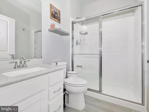 Bath - 5602 Pine Bluff Ct, Frederick, MD 21704 photo 2 of 5