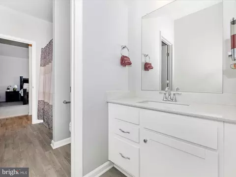 Bath - 5602 Pine Bluff Ct, Frederick, MD 21704 photo 3 of 5
