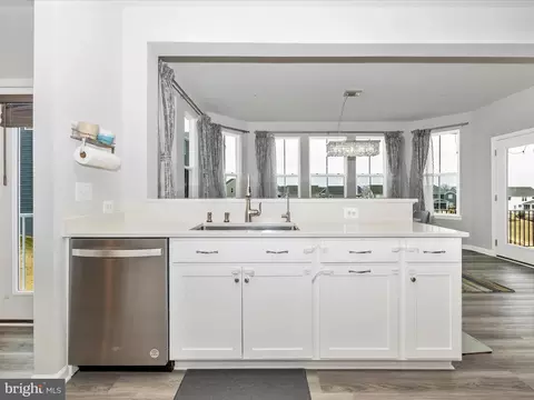 Kitchen - 5602 Pine Bluff Ct, Frederick, MD 21704 photo 4 of 4