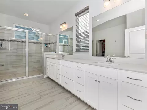 Bath - 5602 Pine Bluff Ct, Frederick, MD 21704 photo 1 of 5