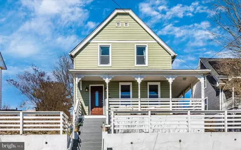 811 E B St, Brunswick, MD 21716