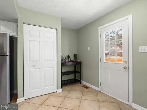 Entry Way - 6329 New Haven Ct, Frederick, MD 21703 photo 2 of 4