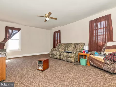 113 E Main St, Thurmont, MD 21788 photo 18