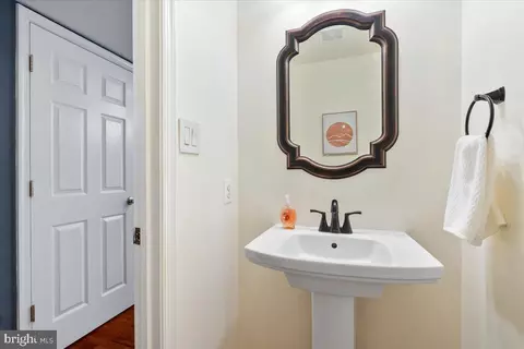 Entry Way - 5888 Bridge Spring Rd, Frederick, MD 21704 photo 3 of 4