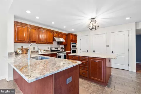 Kitchen - 5888 Bridge Spring Rd, Frederick, MD 21704 photo 4 of 5