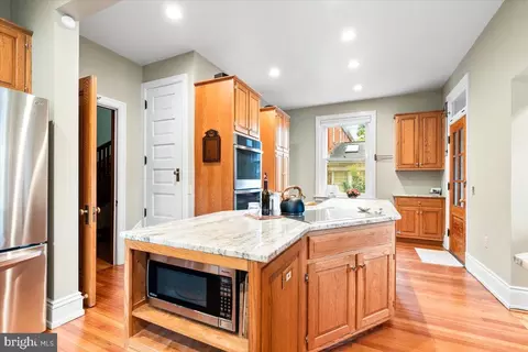 Kitchen - 207 Rockwell Ter, Frederick, MD 21701 photo 2 of 7