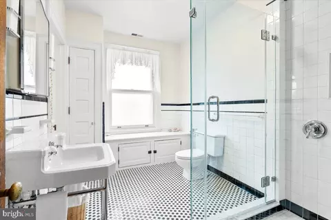 Bath - 207 Rockwell Ter, Frederick, MD 21701 photo 5 of 7