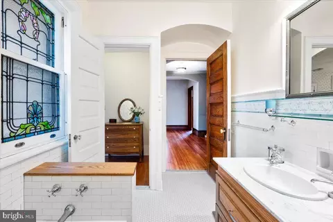 Bath - 207 Rockwell Ter, Frederick, MD 21701 photo 3 of 7