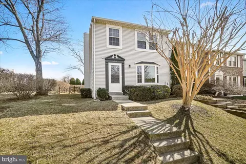 1716 Heather Ln, Frederick, MD 21702 photo 2