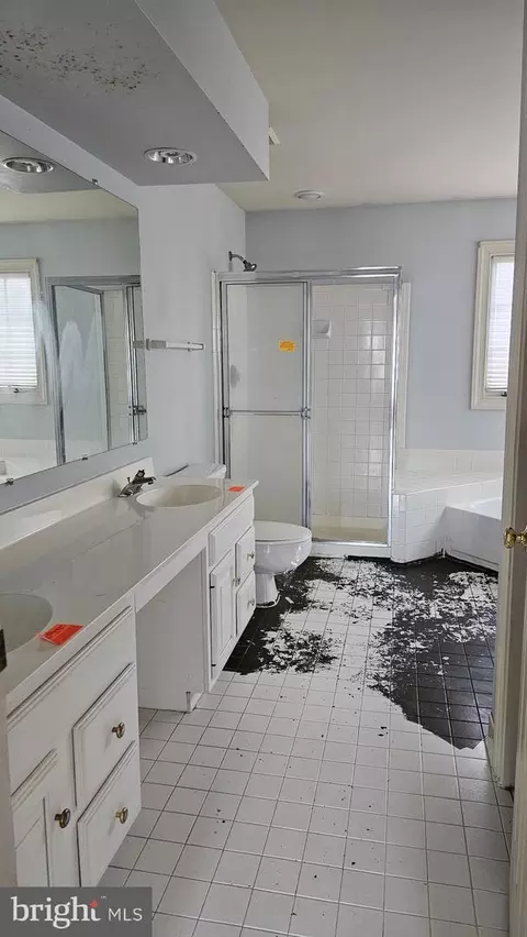 Bath - 6121 Cornwall Ter, Frederick, MD 21701 photo 2 of 3