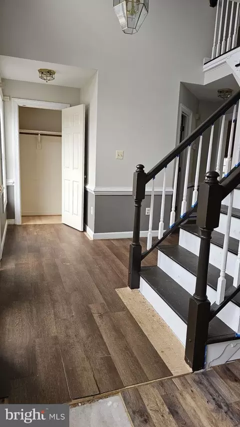 Entry Way - 6121 Cornwall Ter, Frederick, MD 21701 photo 2 of 6