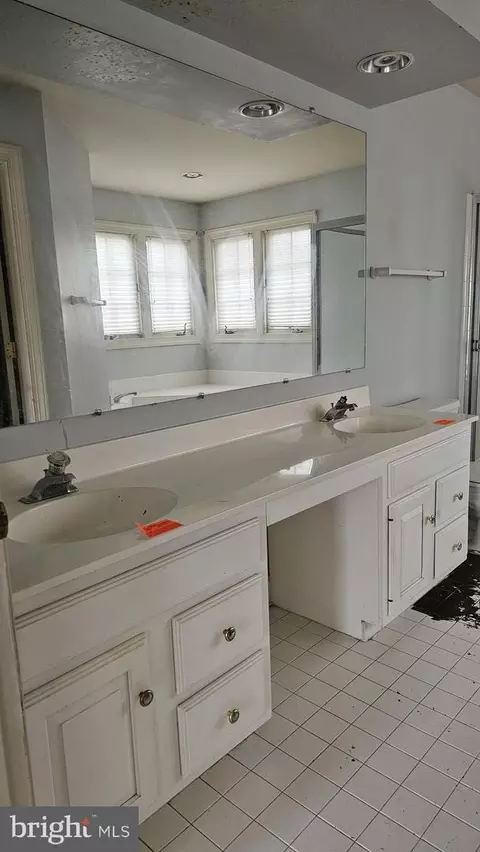 Bath - 6121 Cornwall Ter, Frederick, MD 21701 photo 3 of 3