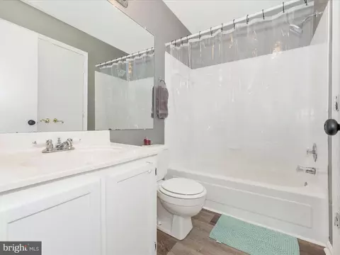 Bath - 4983 Robin Ct, Frederick, MD 21703 photo 4 of 5
