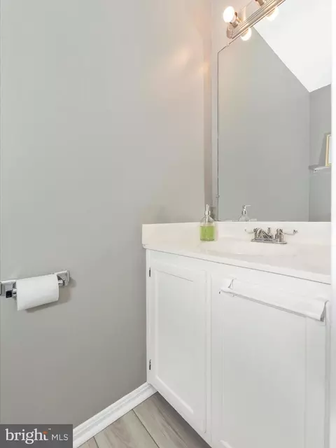 Bath - 4983 Robin Ct, Frederick, MD 21703 photo 1 of 5