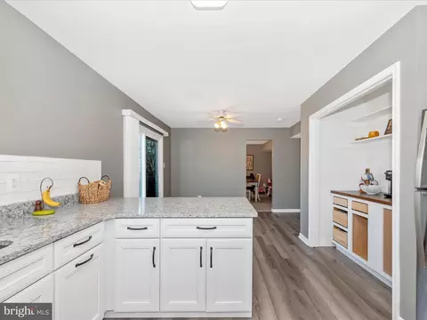 Kitchen - 4983 Robin Ct, Frederick, MD 21703 photo 6 of 9