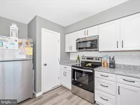 Kitchen - 4983 Robin Ct, Frederick, MD 21703 photo 8 of 9