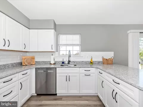 Kitchen - 4983 Robin Ct, Frederick, MD 21703 photo 4 of 9