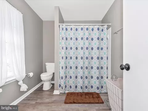 Bath - 4983 Robin Ct, Frederick, MD 21703 photo 2 of 5