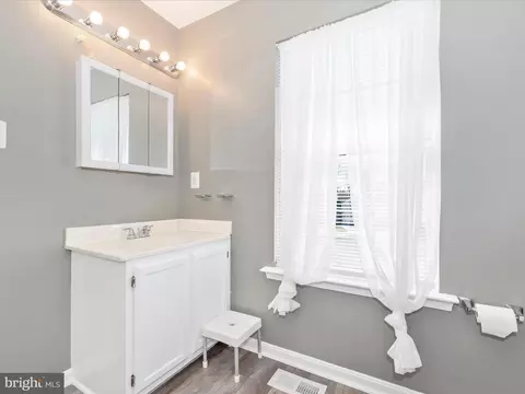 Bath - 4983 Robin Ct, Frederick, MD 21703 photo 3 of 5