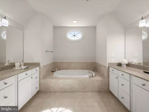 Bath - 8902 Mackall Ct, Frederick, MD 21704 photo 3 of 6