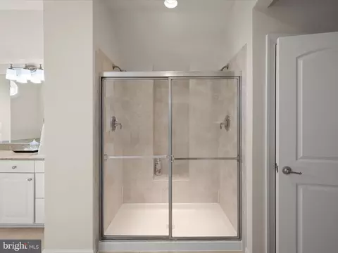 Bath - 8902 Mackall Ct, Frederick, MD 21704 photo 2 of 6