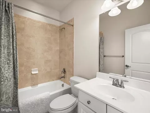 Bath - 8902 Mackall Ct, Frederick, MD 21704 photo 4 of 6