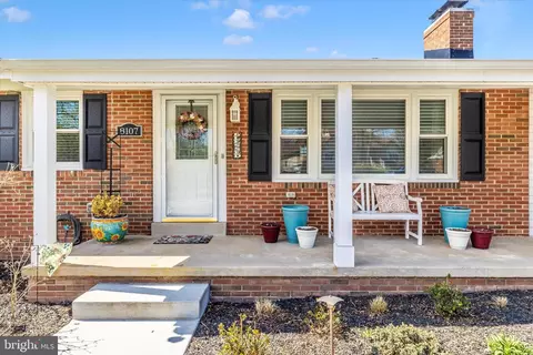 8107 Broadview Dr, Frederick, MD 21701 photo 2