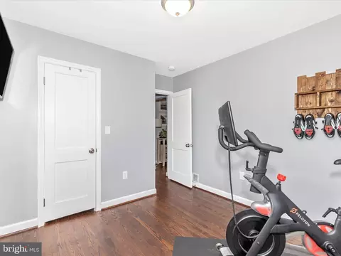 Bedroom - 207 Thomas Ave, Frederick, MD 21701 photo 3 of 5