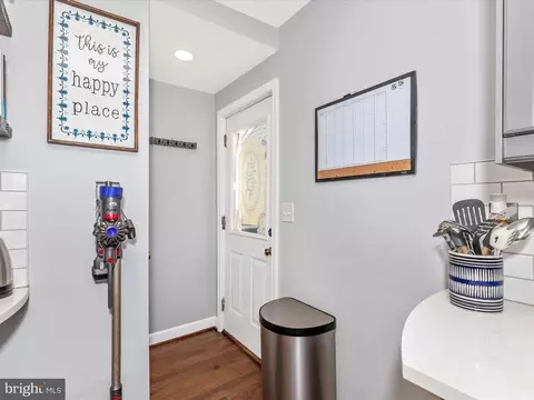Entry Way - 207 Thomas Ave, Frederick, MD 21701 photo 5 of 8