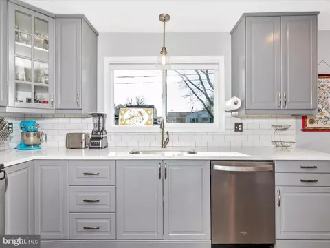 Kitchen - 207 Thomas Ave, Frederick, MD 21701 photo 4 of 5