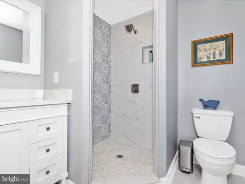 Bath - 207 Thomas Ave, Frederick, MD 21701 photo 1 of 2