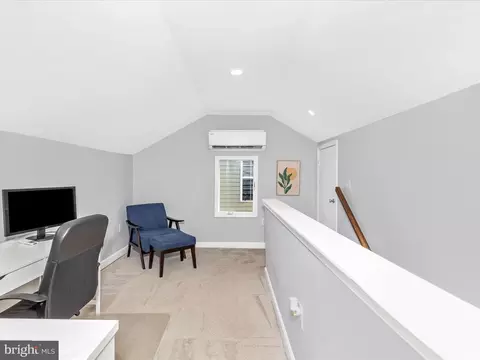 Entry Way - 207 Thomas Ave, Frederick, MD 21701 photo 8 of 8