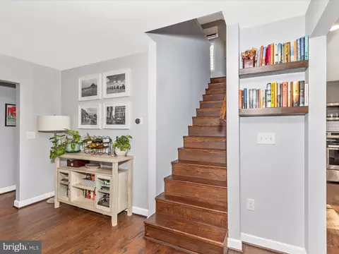 Entry Way - 207 Thomas Ave, Frederick, MD 21701 photo 6 of 8