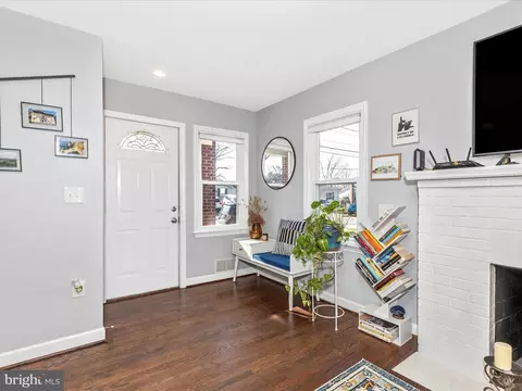 Entry Way - 207 Thomas Ave, Frederick, MD 21701 photo 1 of 8