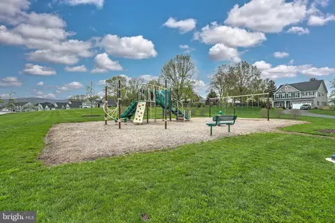1807 Colt Ln, Frederick, MD 21702 photo 2
