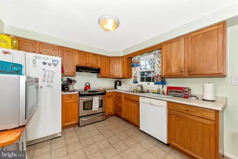 Kitchen - 1482 Mobley Ct, Frederick, MD 21701 photo 2 of 3