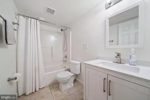 Bath - 3403 Mantz Ln, Frederick, MD 21704 photo 3 of 3