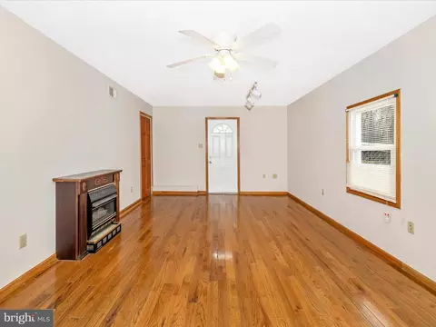 Living - 4439 John Draper Rd, Smithsburg, MD 21783 photo 2 of 12
