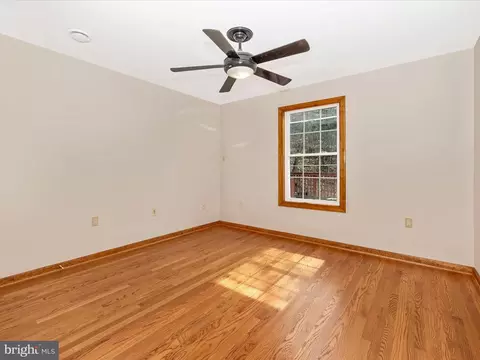 Bedroom - 4439 John Draper Rd, Smithsburg, MD 21783 photo 10 of 12