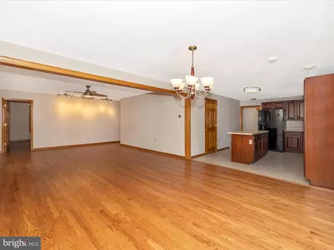 Living - 4439 John Draper Rd, Smithsburg, MD 21783 photo 8 of 12