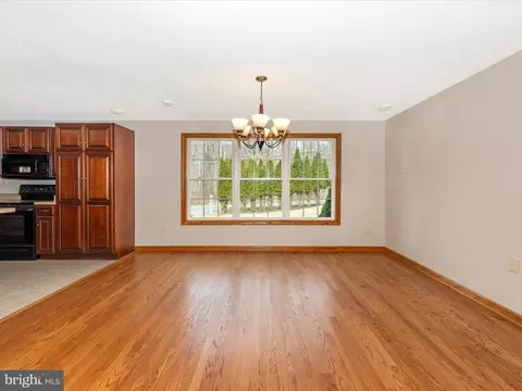 Living - 4439 John Draper Rd, Smithsburg, MD 21783 photo 7 of 12