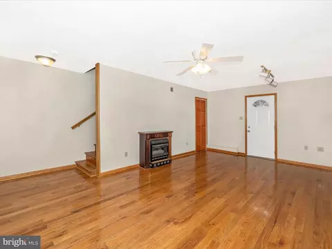 Living - 4439 John Draper Rd, Smithsburg, MD 21783 photo 5 of 12