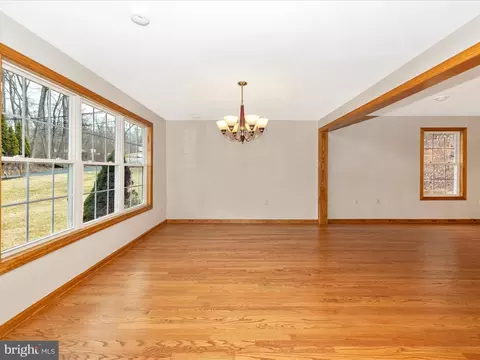 Living - 4439 John Draper Rd, Smithsburg, MD 21783 photo 6 of 12
