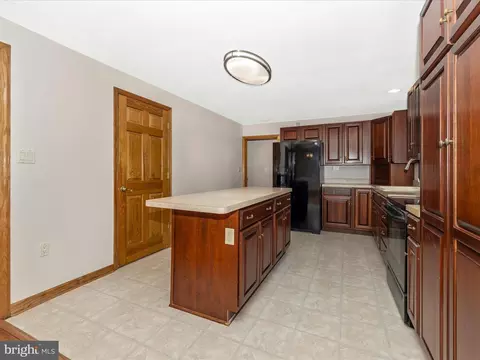 Kitchen - 4439 John Draper Rd, Smithsburg, MD 21783 photo 3 of 4