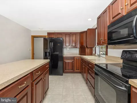 Kitchen - 4439 John Draper Rd, Smithsburg, MD 21783 photo 4 of 4