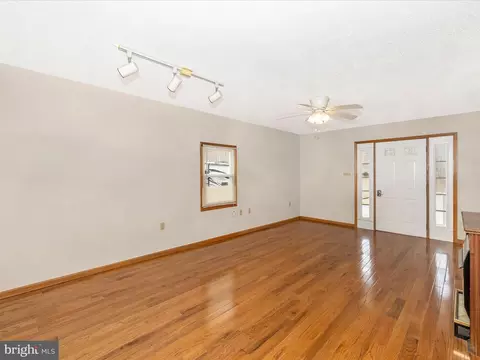Living - 4439 John Draper Rd, Smithsburg, MD 21783 photo 3 of 12