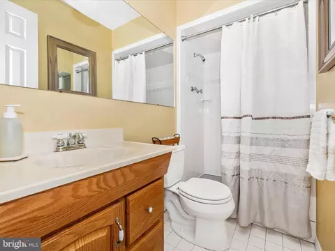 Bath - 16 Kline Blvd, Frederick, MD 21701 photo 3 of 4