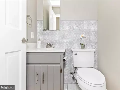Bath - 7094 Autumn Leaf Ln, Frederick, MD 21702 photo 1 of 4